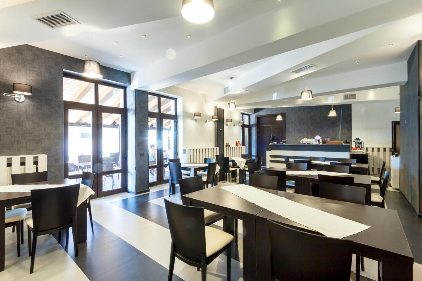Ymy Hotels ทาร์กู จิอู ภายนอก รูปภาพ