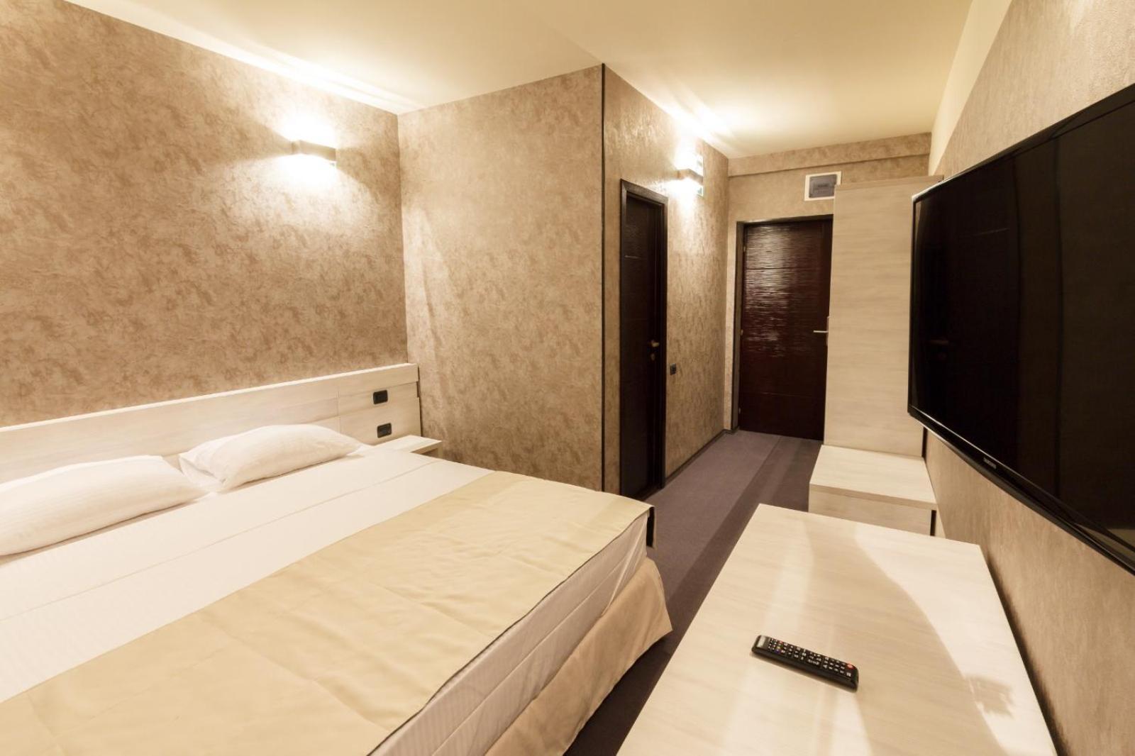 Ymy Hotels ทาร์กู จิอู ภายนอก รูปภาพ