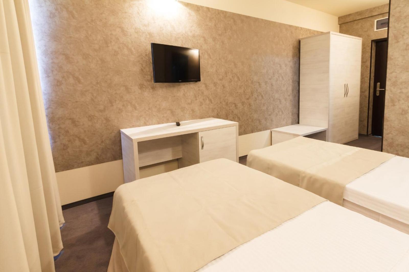 Ymy Hotels ทาร์กู จิอู ภายนอก รูปภาพ