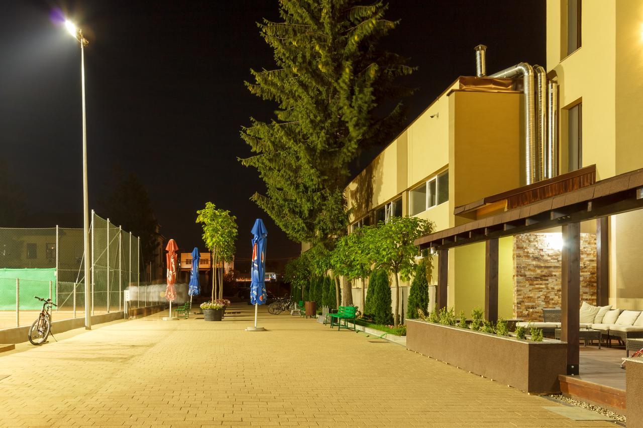 Ymy Hotels ทาร์กู จิอู ภายนอก รูปภาพ