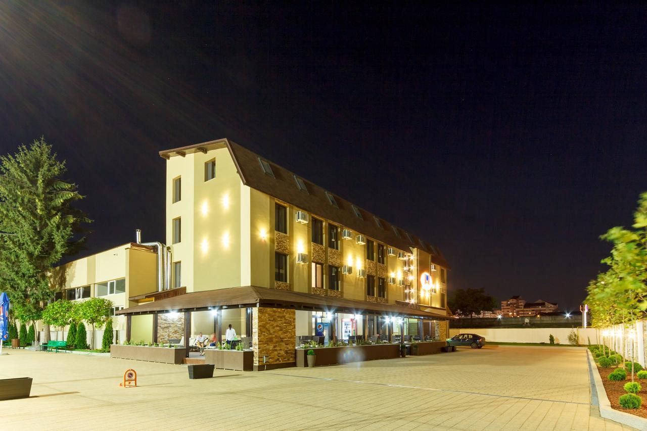 Ymy Hotels ทาร์กู จิอู ภายนอก รูปภาพ
