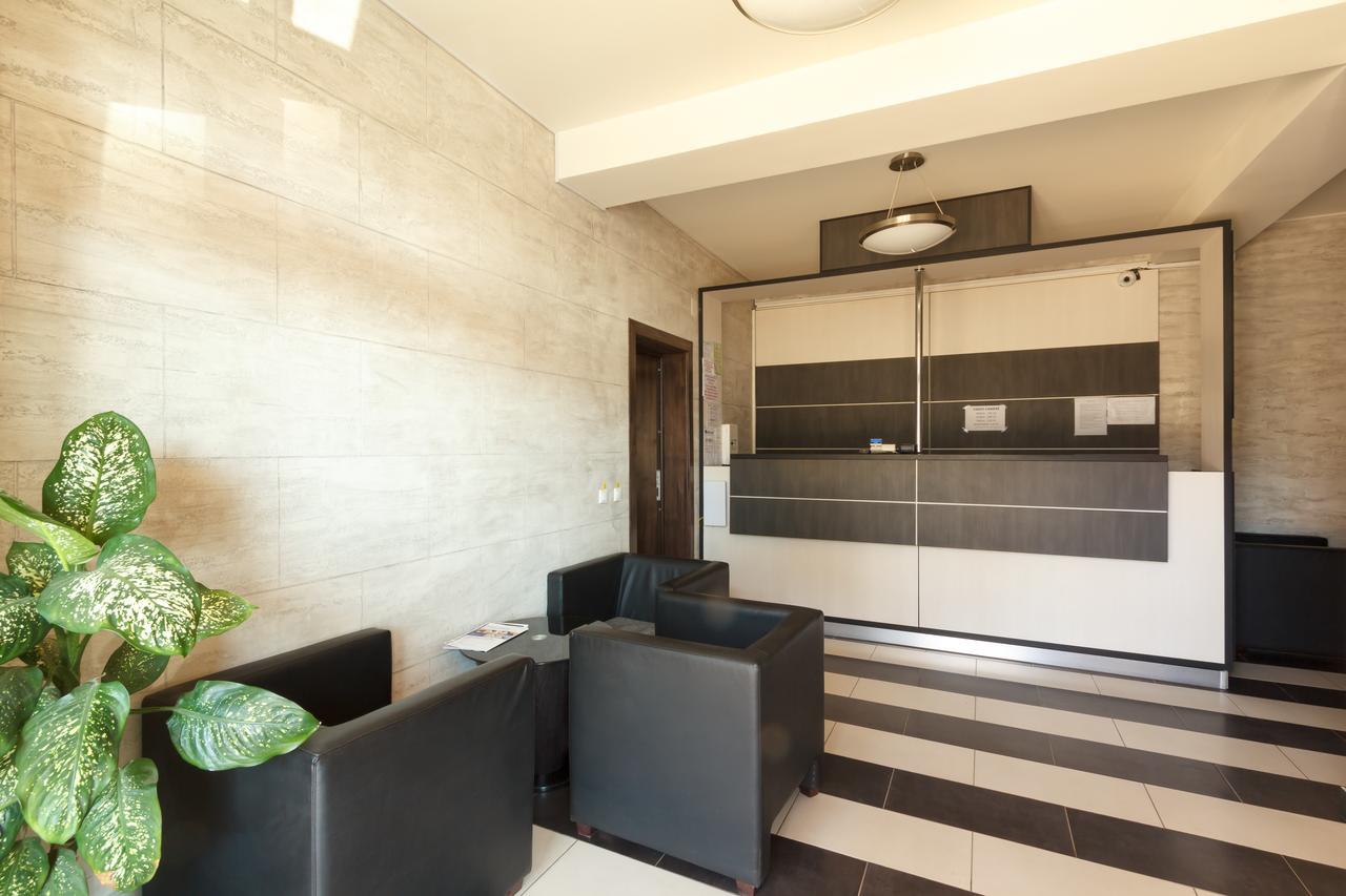 Ymy Hotels ทาร์กู จิอู ภายนอก รูปภาพ