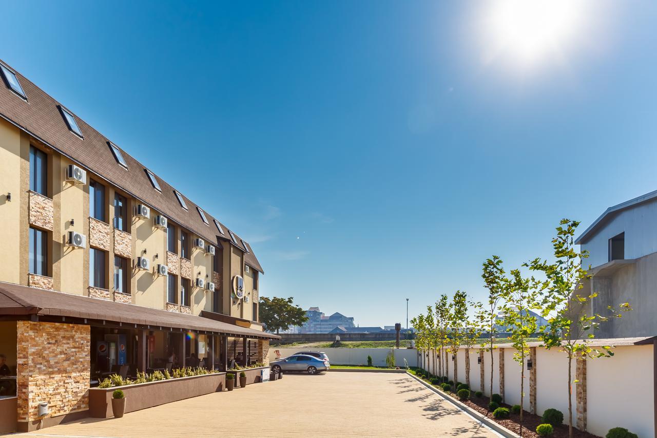 Ymy Hotels ทาร์กู จิอู ภายนอก รูปภาพ