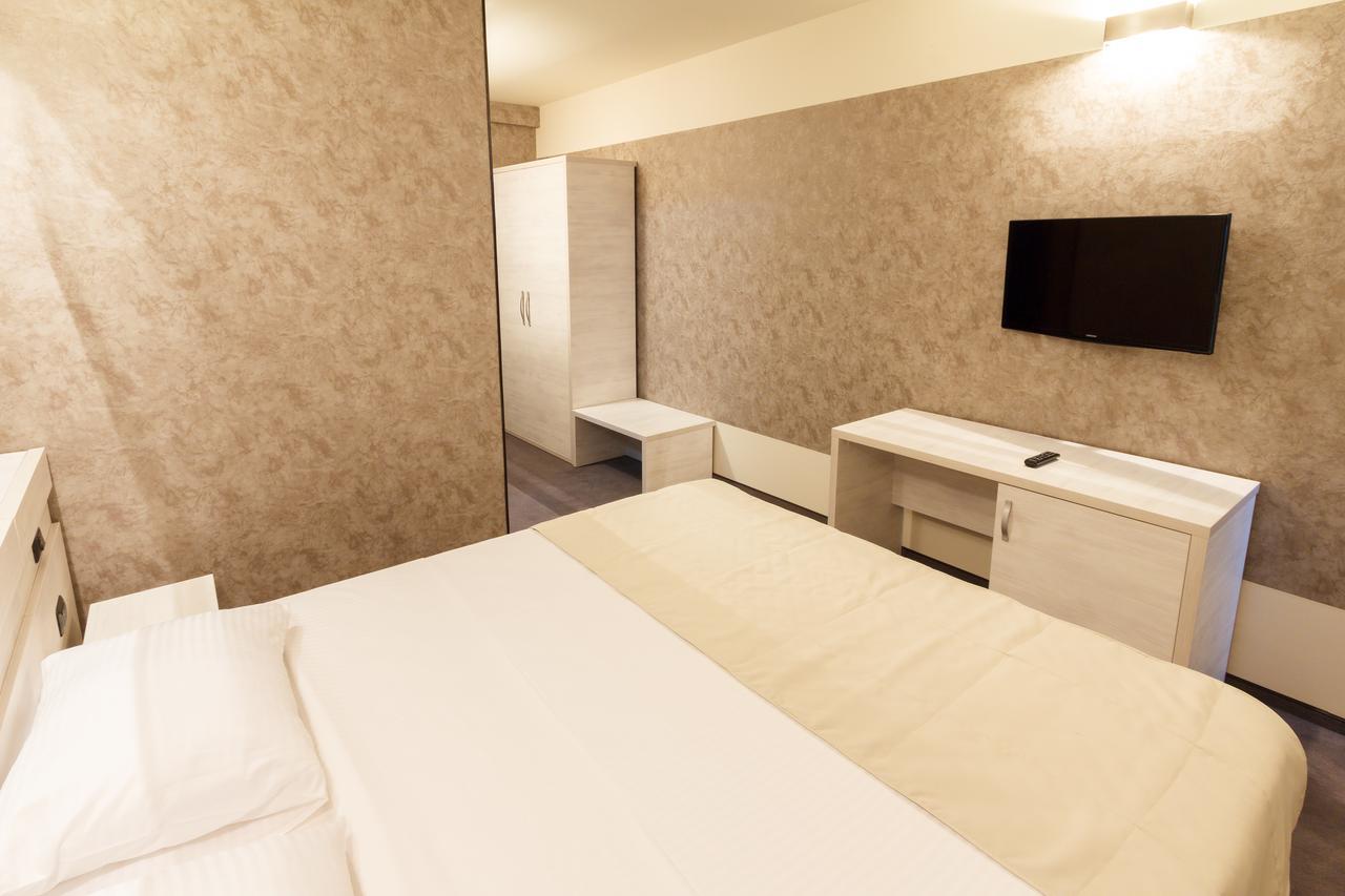 Ymy Hotels ทาร์กู จิอู ภายนอก รูปภาพ