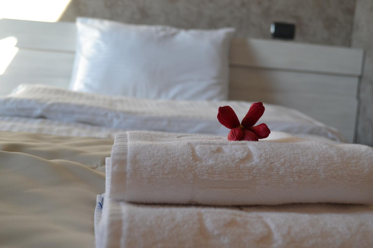 Ymy Hotels ทาร์กู จิอู ภายนอก รูปภาพ